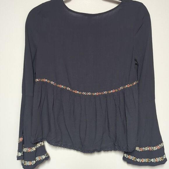 American Eagle Charcoal Floral Long Sleeve Blouse - Picture 6 of 8